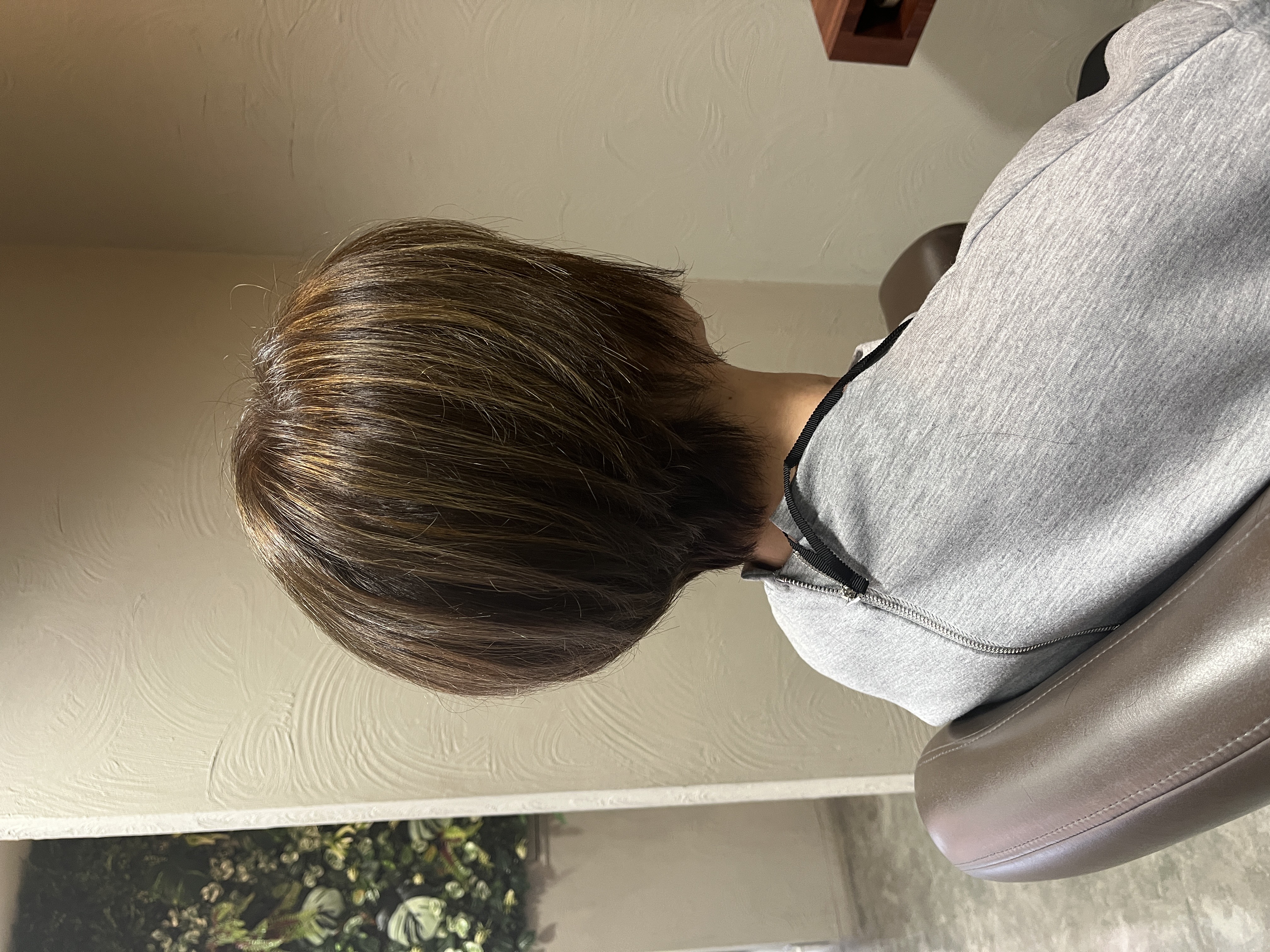 白髪を楽しむ、自由なスタイルをあなたに